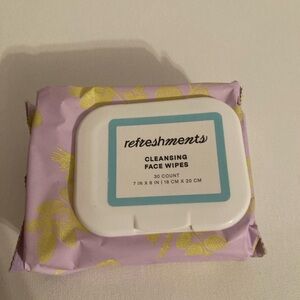 Refreshments facial cleansing wipes